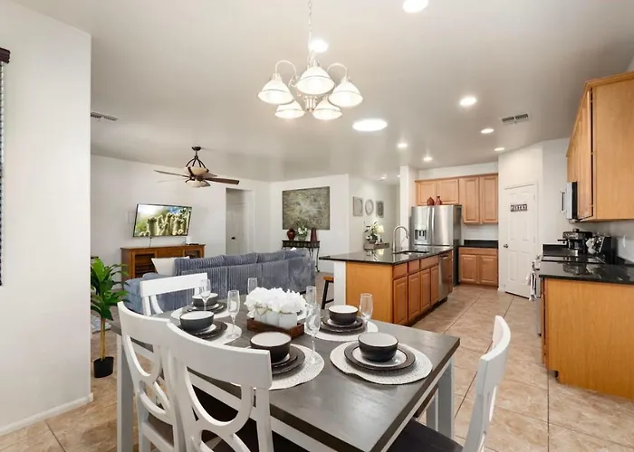 Holiday home 5 Min To Stadium Putting Bbq Glendale