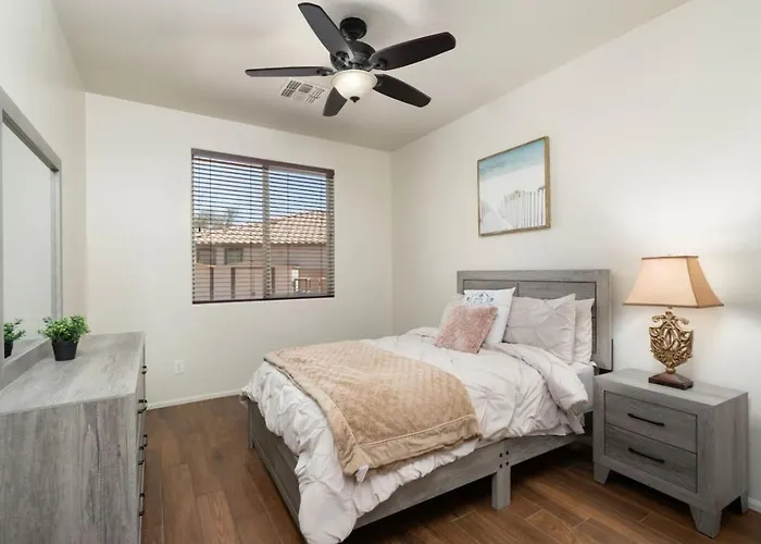 5 Min To Stadium Putting Bbq Holiday home Glendale